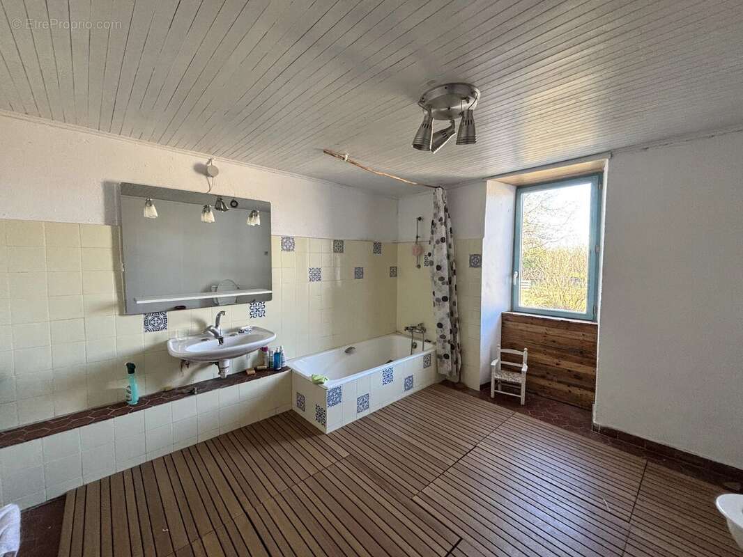 Maison à MONTAIGU-DE-QUERCY