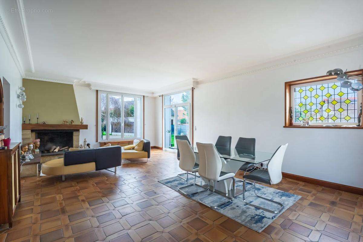 Maison à LIMEIL-BREVANNES