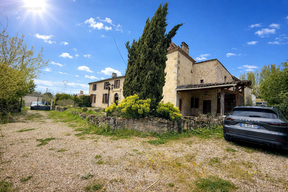 Photo 2 - Maison à NEUFFONS