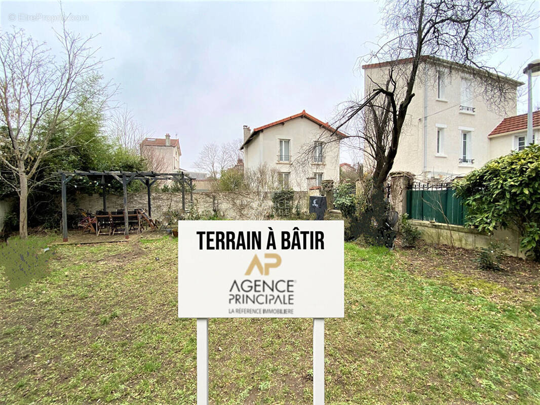 Terrain à NANTERRE