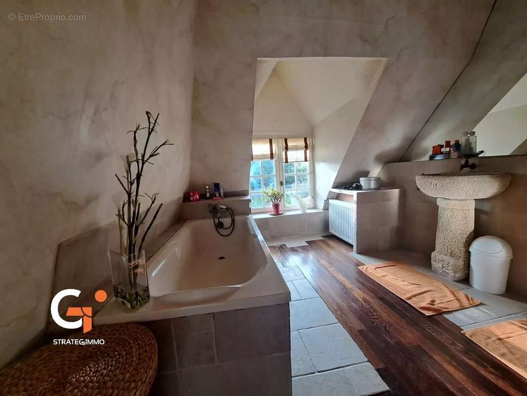 Maison à SAINT-OUEN-DE-THOUBERVILLE