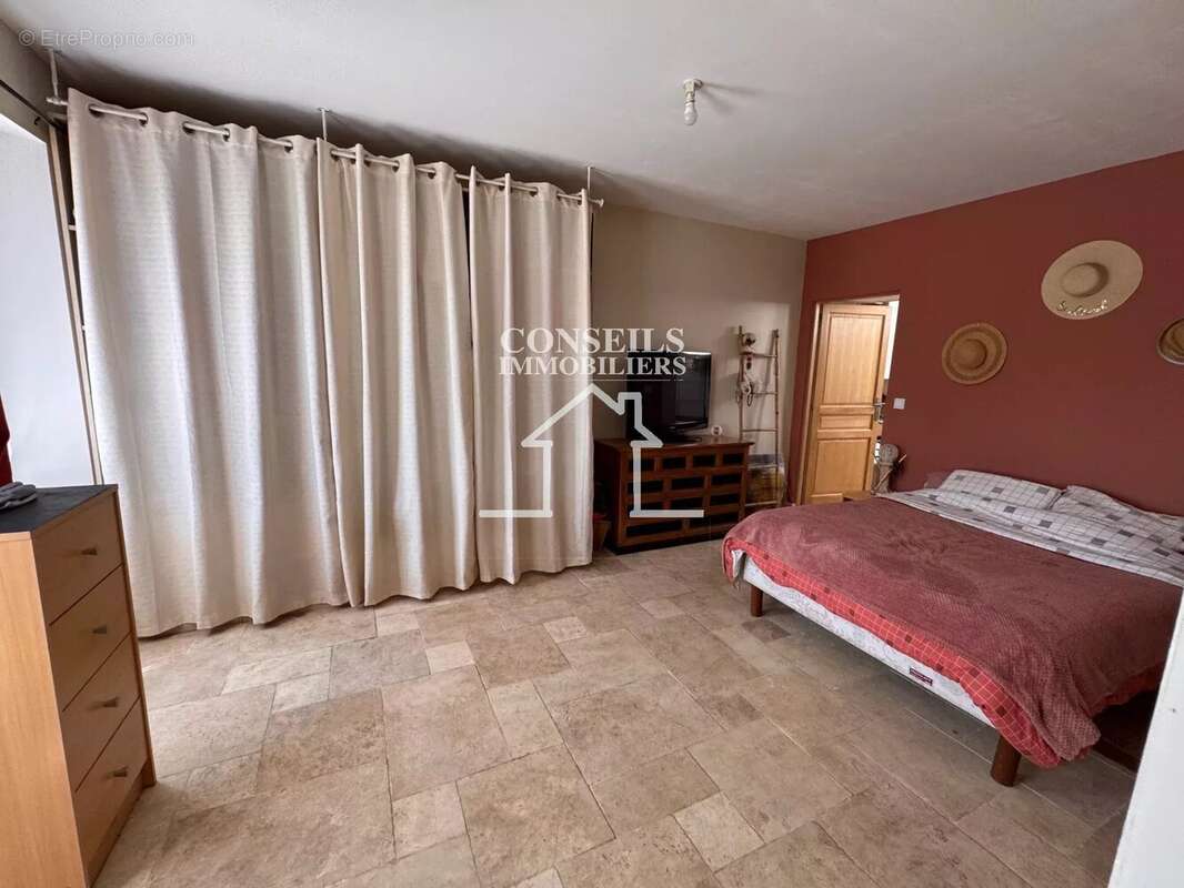 Maison à VILLENEUVE-SUR-YONNE