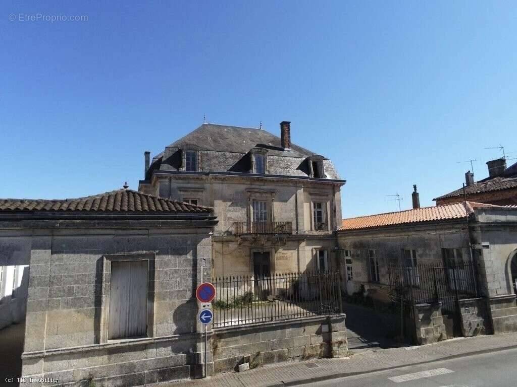Petite Maison de Ville Rénovée Avec Projet de Rénovation Pour L'Ancienne Sous-Préfecture - photo 2