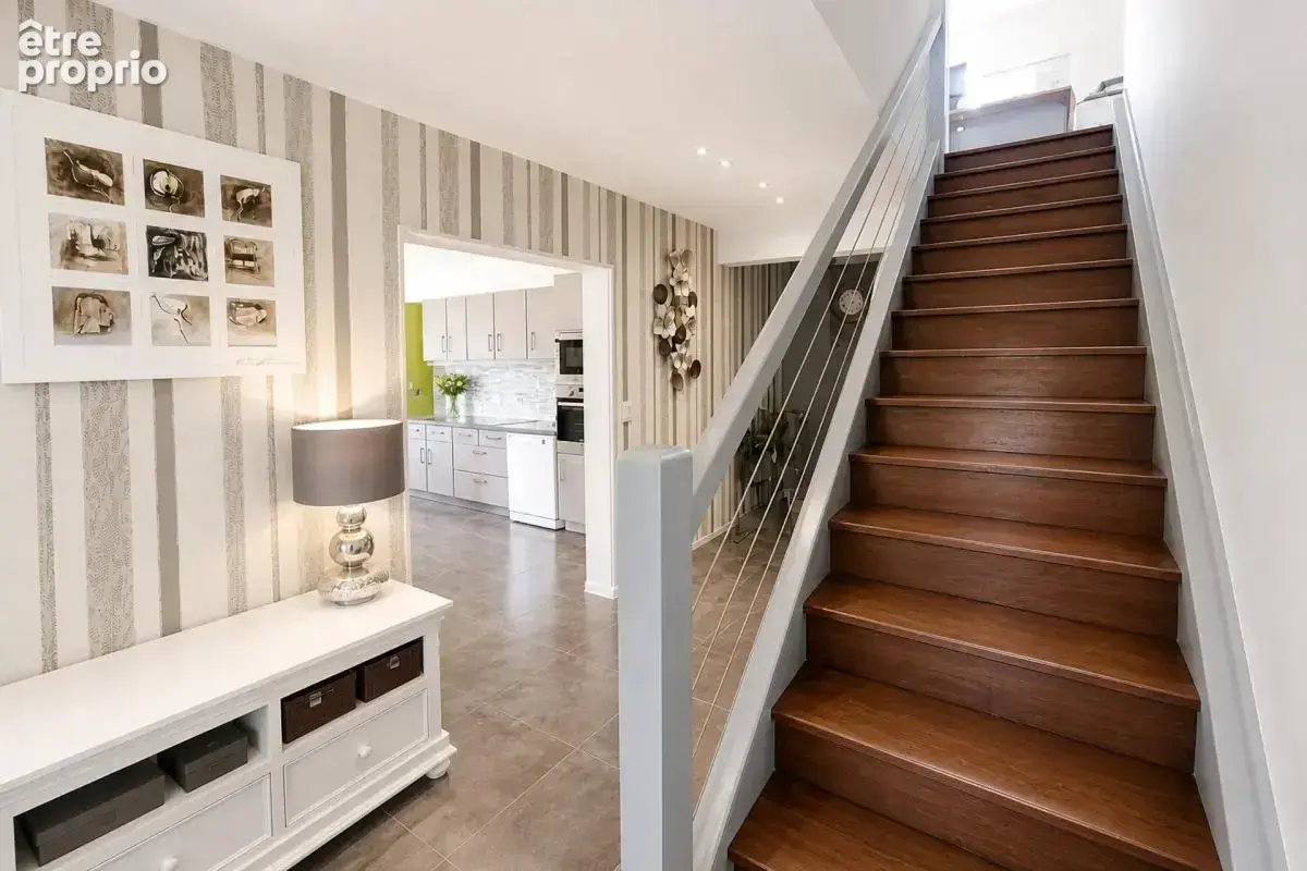 Maison de 7 pièces de 221 m² à Saint-Mathieu - photo 5