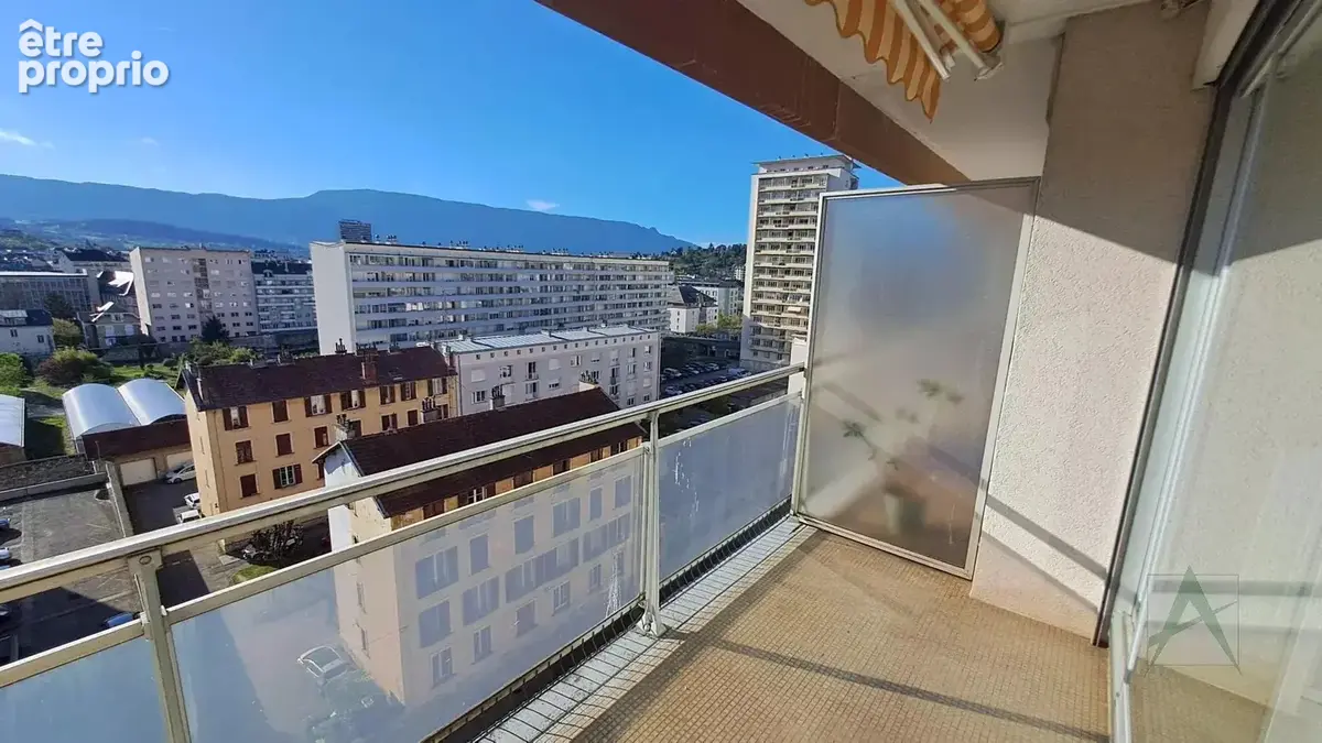 CHAMBERY - T1 dernier étage avec balcon - photo 7