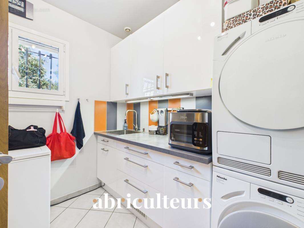 Villa d’architecte rénovée de 155 m²  en vente au pied du Luberon à Cheval-Blanc (84460) - photo 12