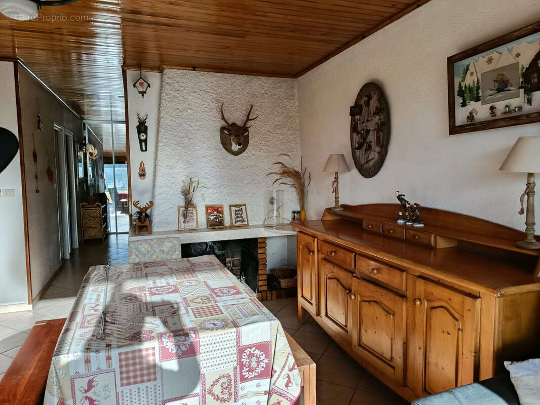 Appartement à GREOLIERES