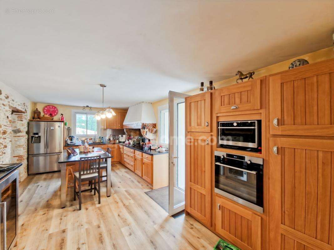 Maison de plus de 270M2 à vendre 9 pièces-5 chambres-piscine- HABAS (40) - photo 6