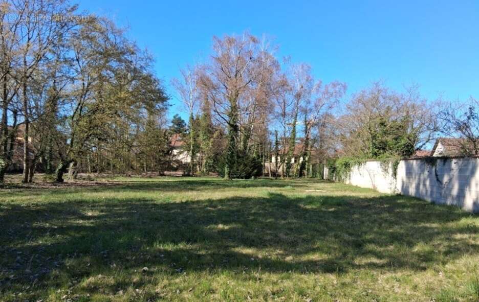 Terrain 300 m² à Pont-De-Cheruy  - photo 7