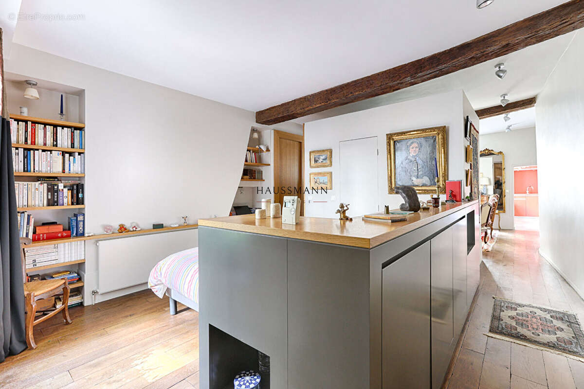 Appartement à PARIS-1E