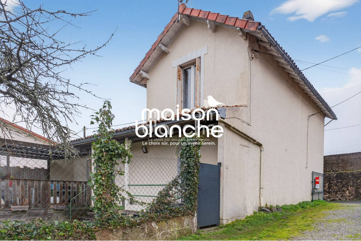 Maison à PARTHENAY
