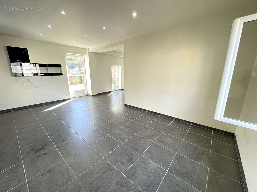 Maison familiale avec fort potentiel 152 m² sur terrain de 1 526 m²  Saint-Juéry - photo 3