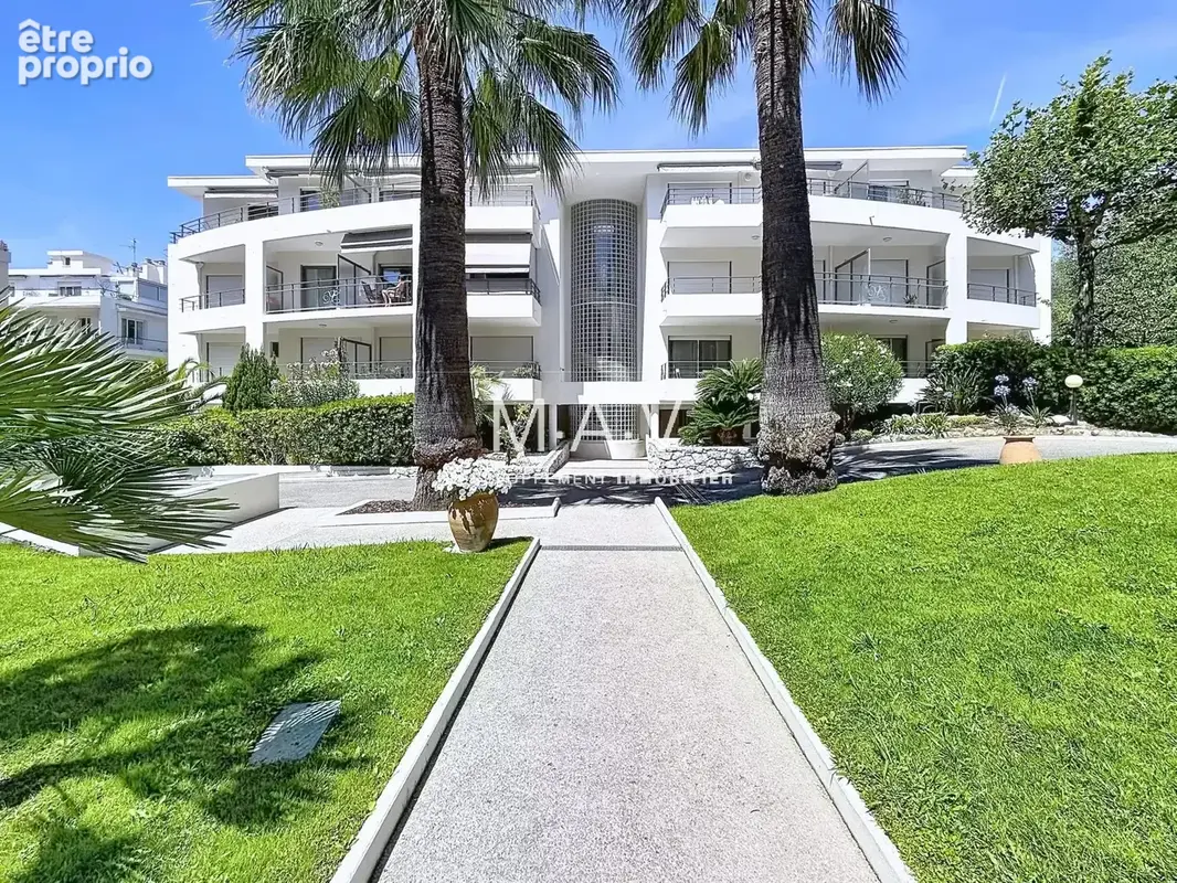 Nice/coeur cimiez studio meublé terrasse 12 m2 au calme parking standing piscine - photo 2