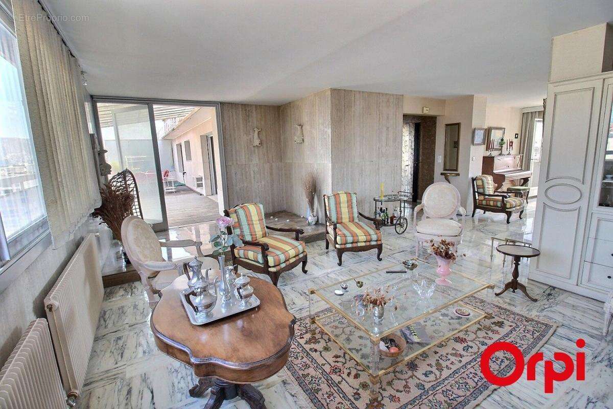 Appartement de type 3/4 -170 m² - Penthouse - Dernier étage Terrasse 45 m² - Parking - photo 7