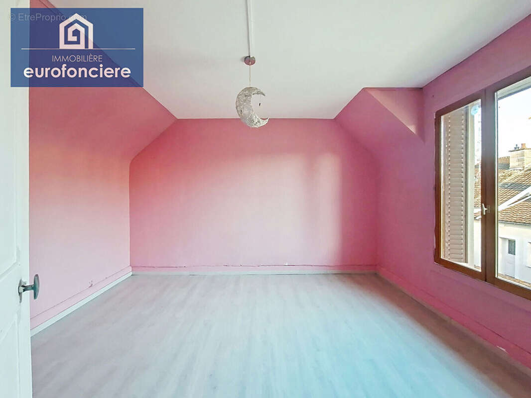 Maison à LA CHAPELLE-SAINT-LUC