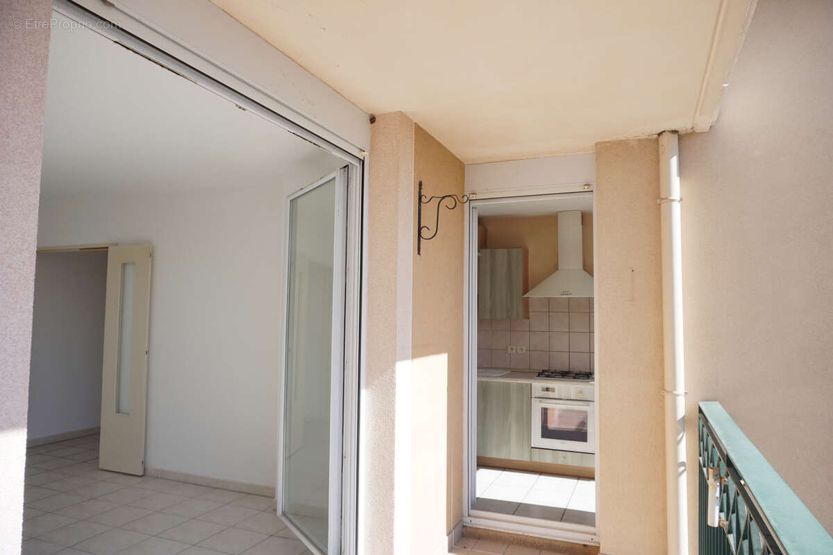 Craponne calme t2 proche centre, commerces et transports. - photo 6