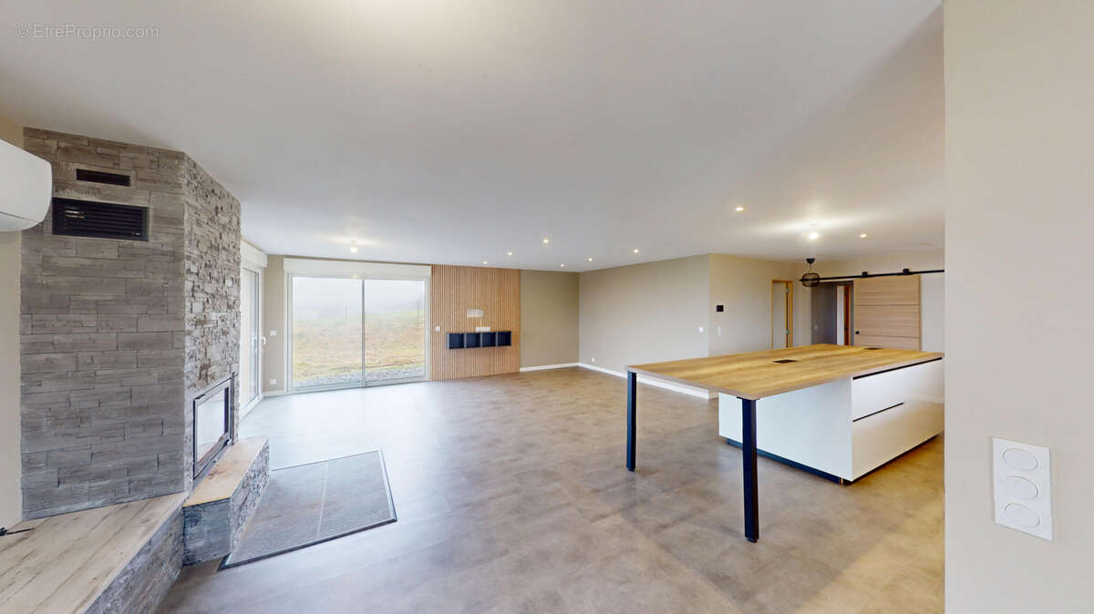 Maison à MIRANDOL-BOURGNOUNAC