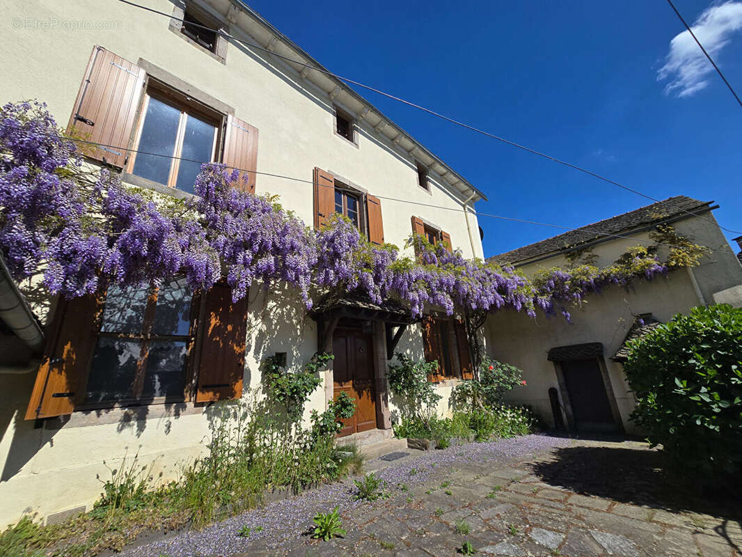 Maison de maître avec garage et dépendance - Arvieu - photo 2