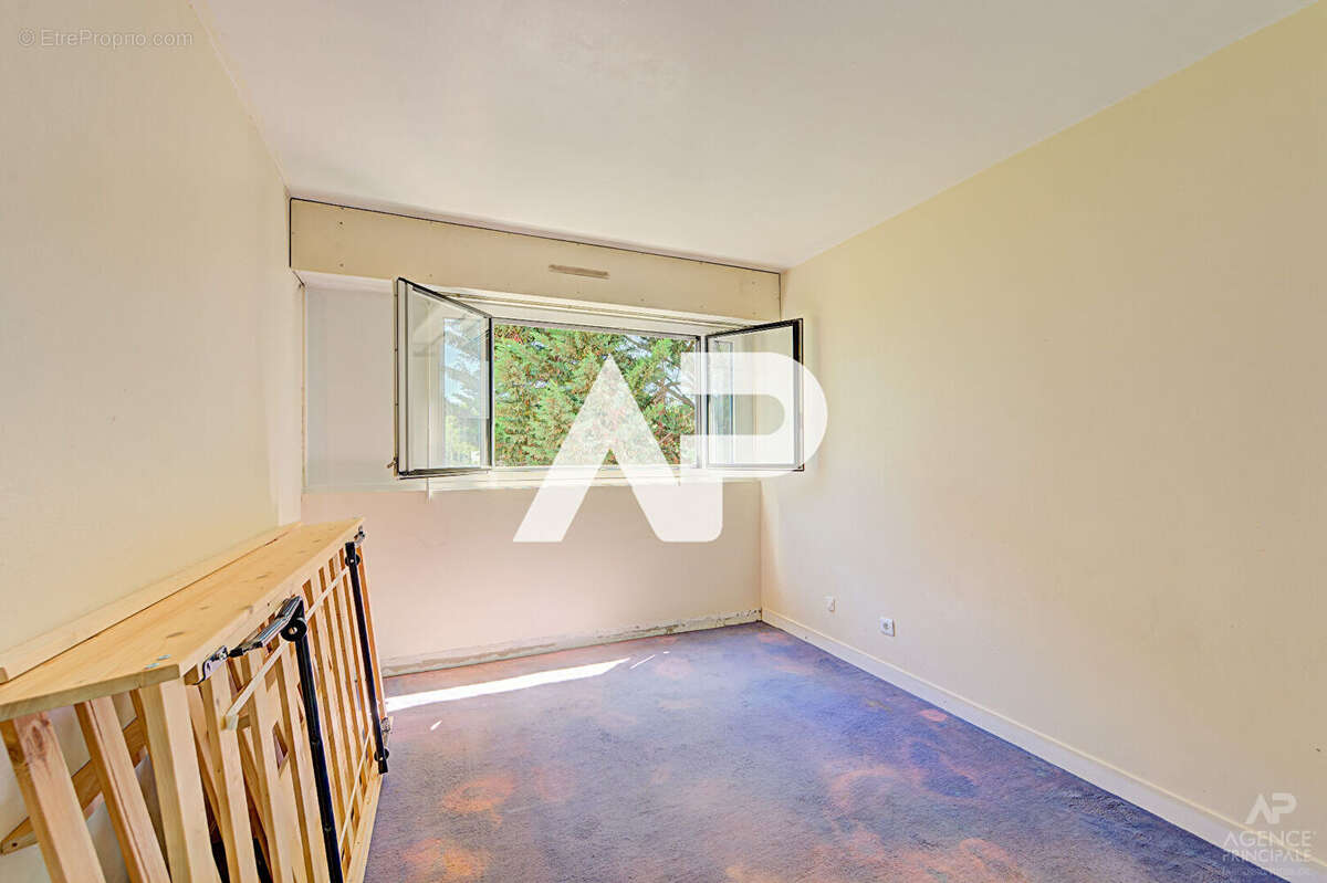 Appartement Rueil Malmaison 5 pièce(s) 90.80 m2 - photo 6