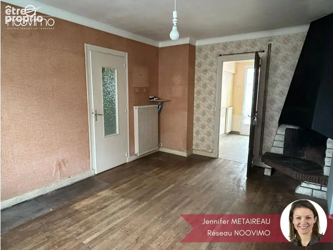 Coeur de bourg ! Au calme, maison à rénover non mitoyenne av - photo 3