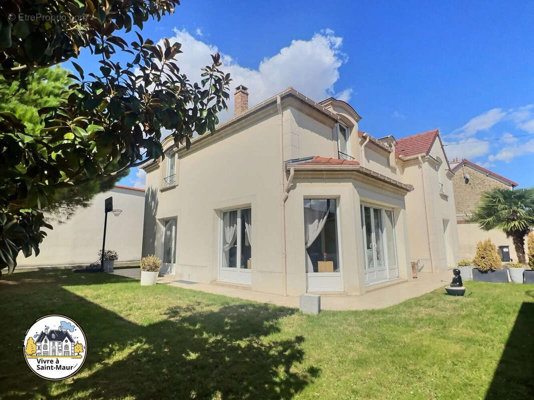 Maison à SAINT-MAUR-DES-FOSSES