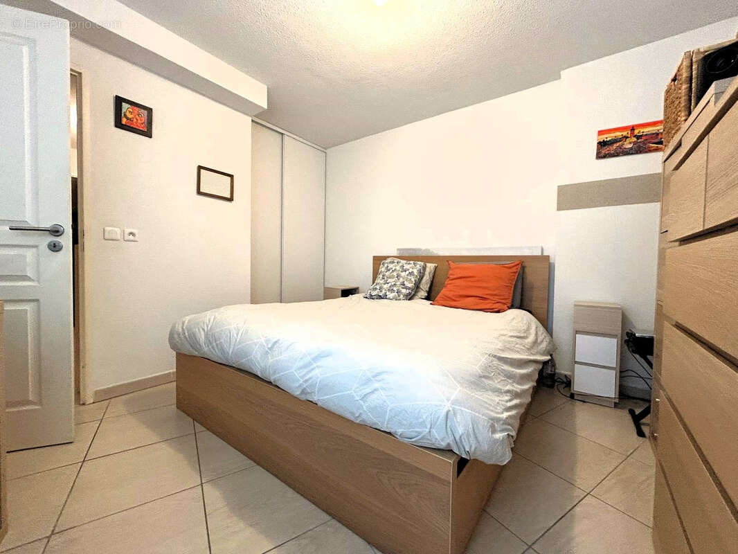 Appartement à MARSEILLE-4E