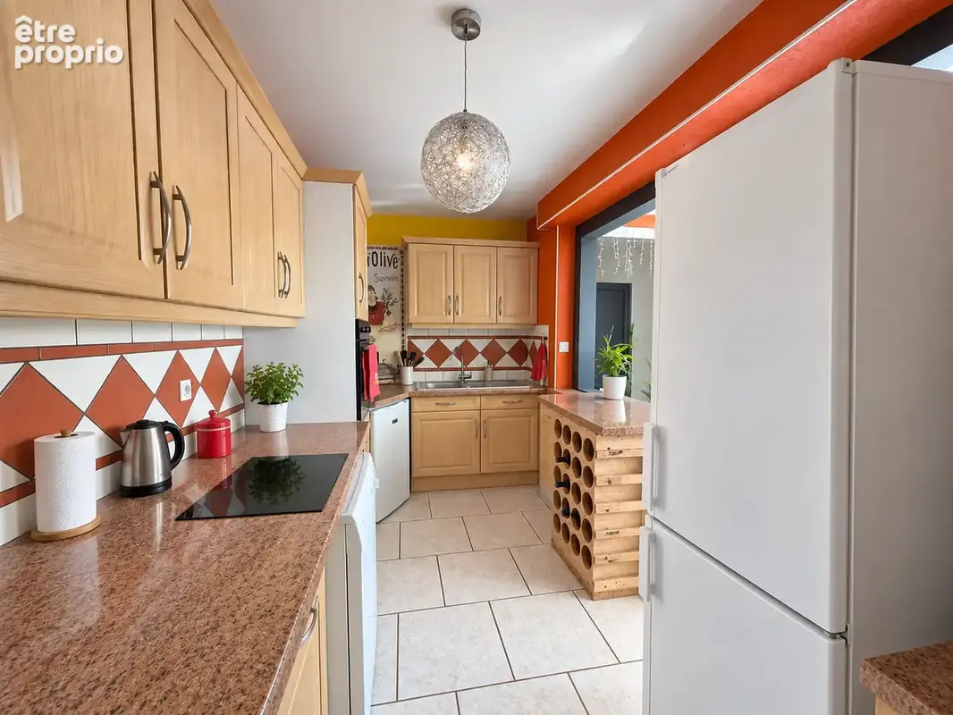 Maison sur sablé sur sarthe de 133m2 et panneaux photovoltaïques ! - photo 3