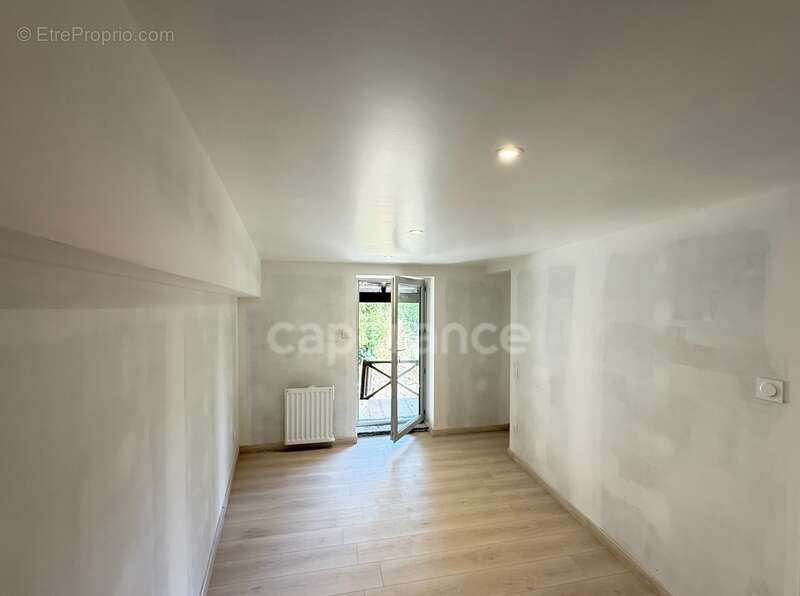 Berzé-la-Ville – Maison troglodyte avec grotte naturelle, charme brut et rénovation moderne - photo 15