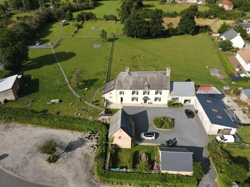  LES OUBEAUX (14230) – Domaine de charme avec chambres d’hôtes, roulotte et plus de 2,2 hectares - photo 4