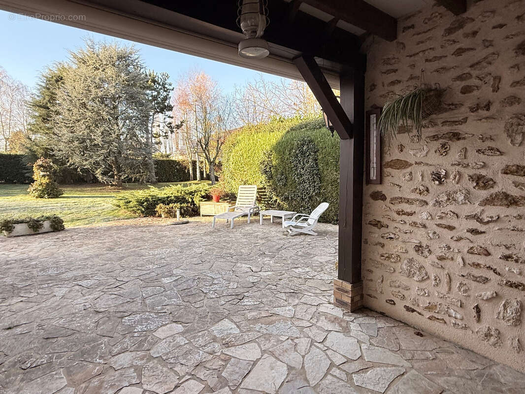 Maison à HOUDAN