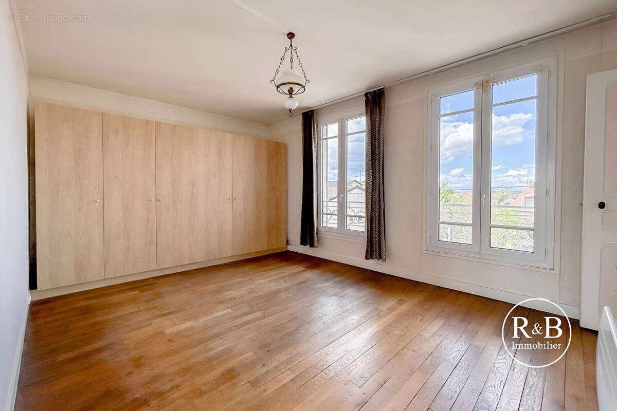 Appartement à LES CLAYES-SOUS-BOIS