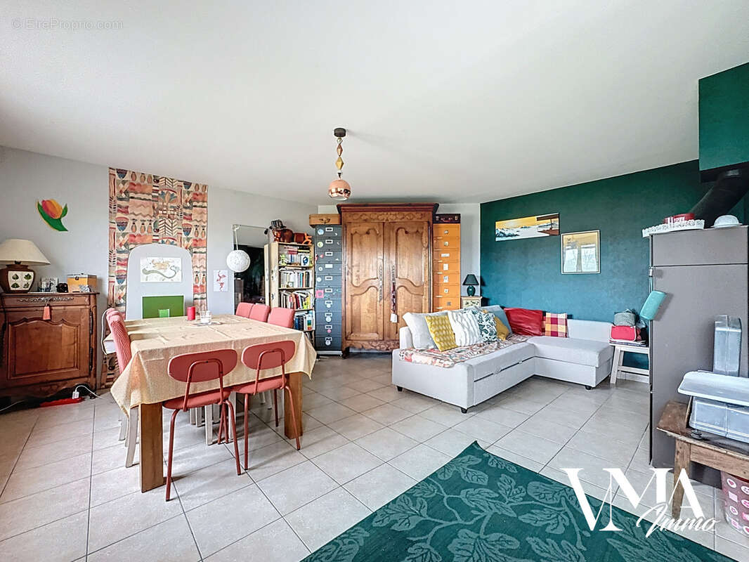 Appartement à COURZIEU