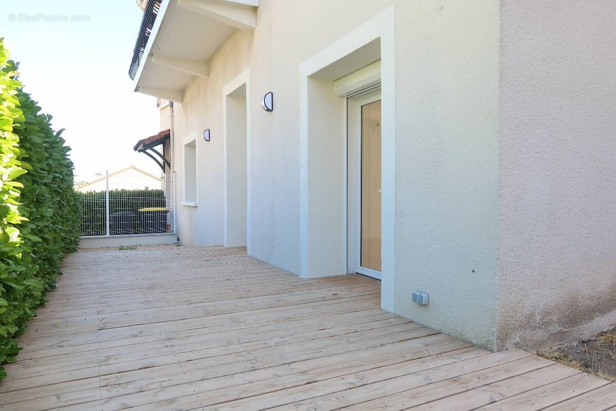 Appartement à SAINT-GENEST-LERPT