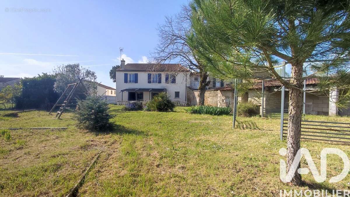 Maison 200 m² à Muron  - photo 4