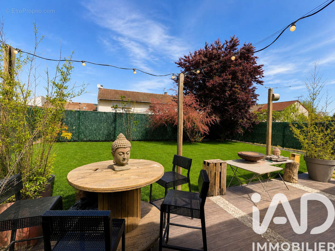 Maison 137 m² à Le Plessis-Pate  - photo 2