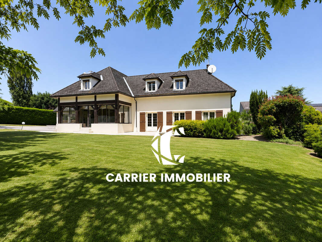 Maison à SAINT-GENIS-LES-OLLIERES