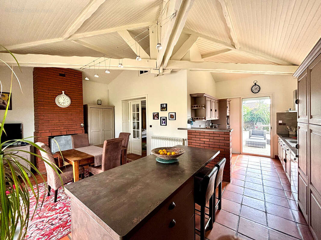 Maison à BLANQUEFORT