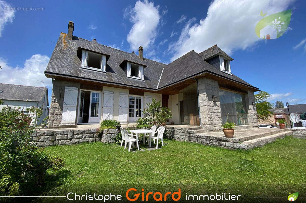 Maison à COMBOURG