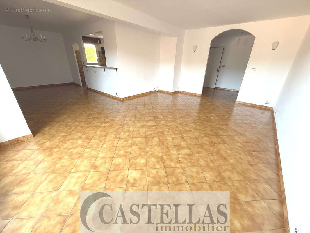 Appartement à ROQUEFORT-LA-BEDOULE