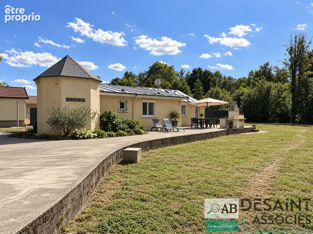 Maison de plain-pied à vendre à Crécy La Chapelle   115 m2 - photo 2