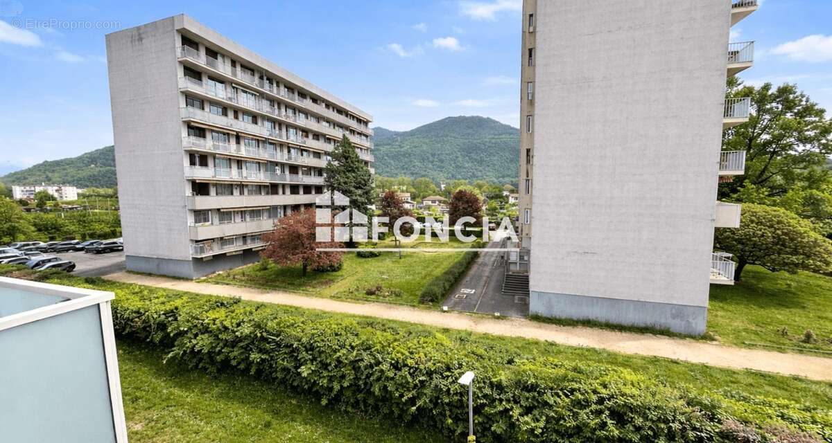 Appartement à SAINT-MARTIN-D'HERES