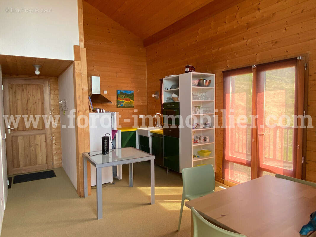 Maison à SAINT-SAUVEUR-DE-MONTAGUT