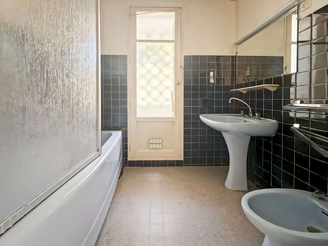 A vendre - Appartement 4 pièces - 74 m²  habitable - Marseille  12e - Les Caillols - photo 10