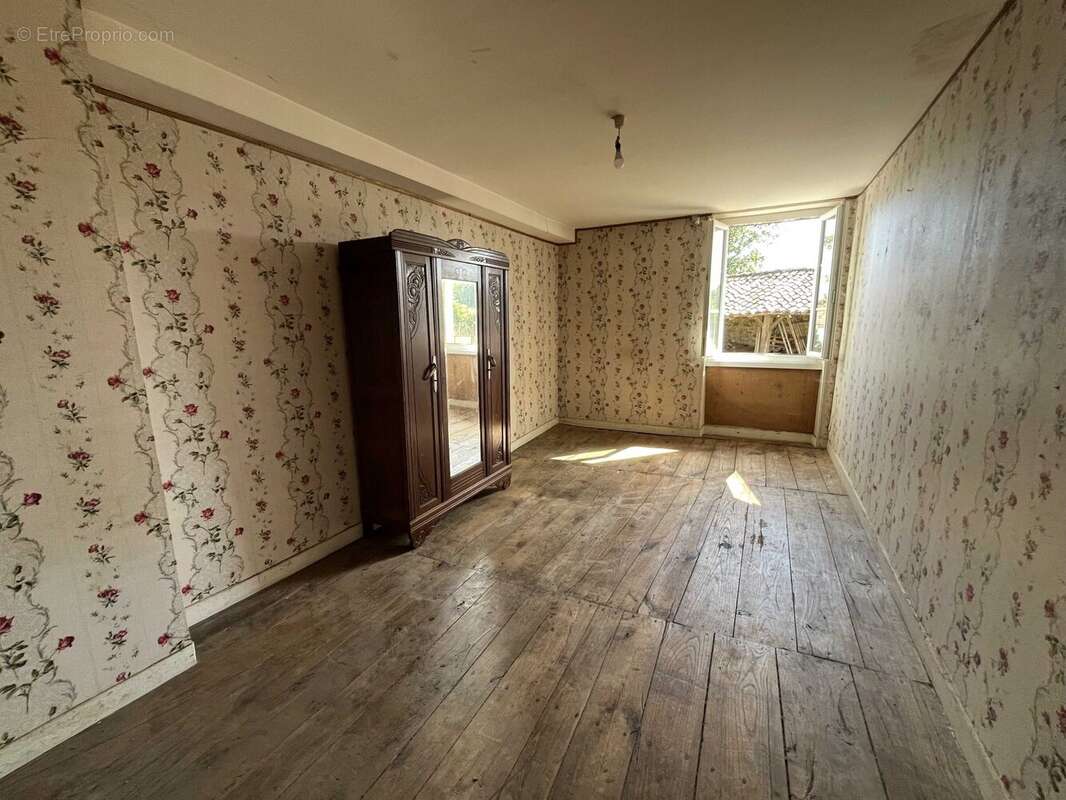 Maison 193 m² à Massignac  - photo 3