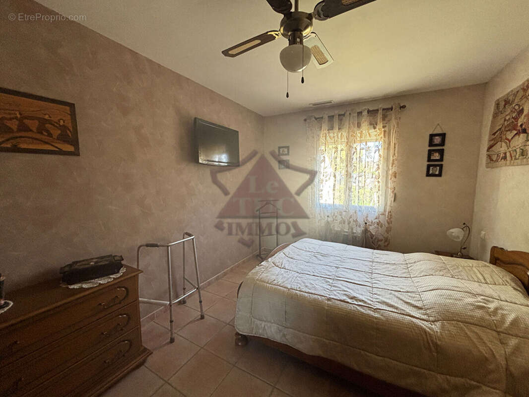 Maison à SAINT-JEAN-DE-MARUEJOLS-ET-AVEJAN