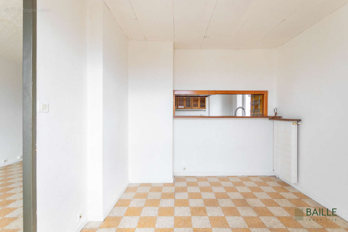 Appartement à MARSEILLE-4E