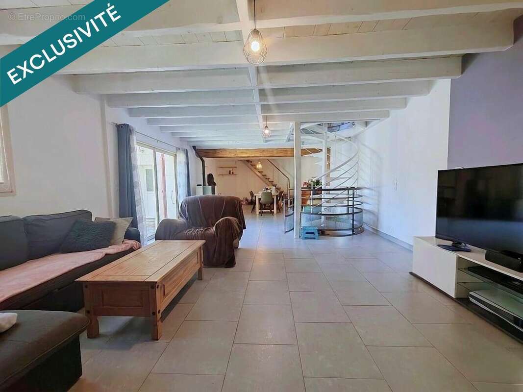 Maison 130 m² à Saint-Cyr-Les-Colons  - photo 4