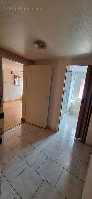 Maison 90m2 environ,au pied des commerces,3 chambres,bureau,garage,atelier,grange,cave,terrain 190m2 - photo 7