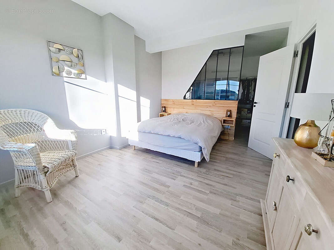 Maison à VILLENEUVE-LE-COMTE