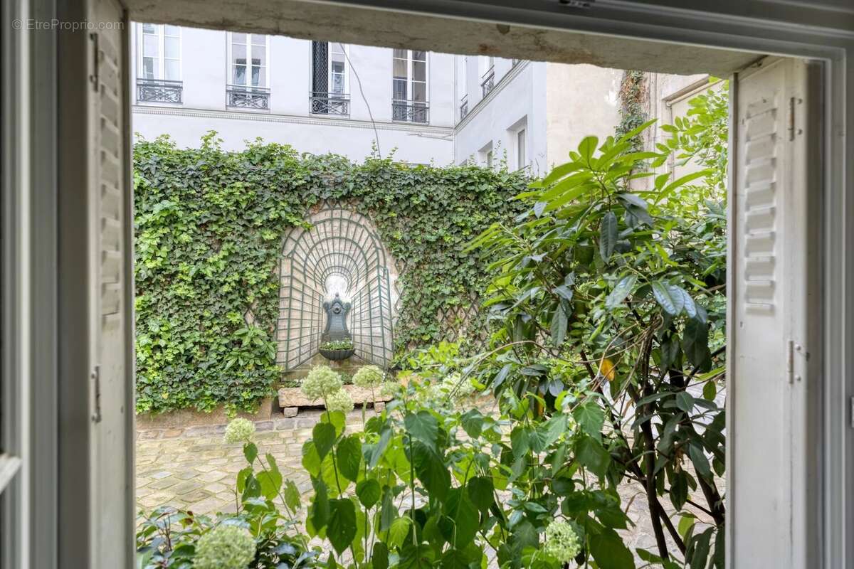 Appartement à PARIS-1E